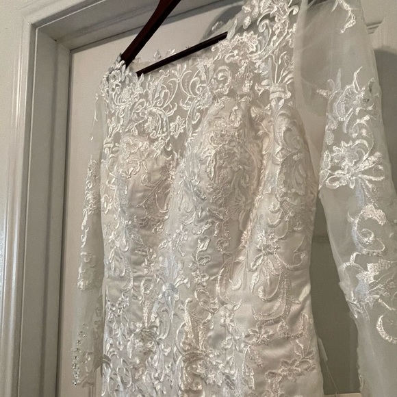 Sheath style Wedding Dress - Picture 7 of 11